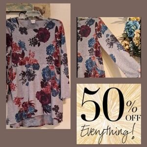 Chico's Floral Print Tunic - Gray & Burgundy. Excellent Condition NWOT Size 00